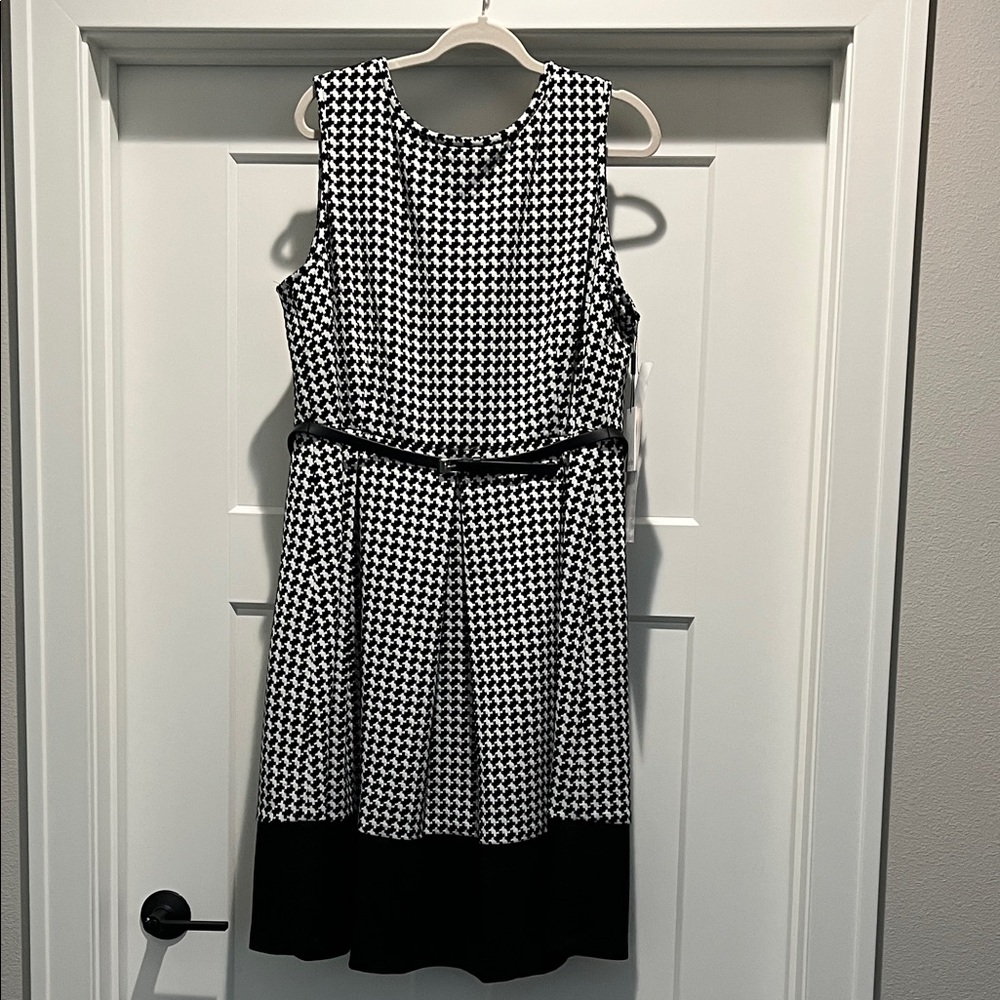 NEW Calvin Klein Black and White Patterned Midi Dress